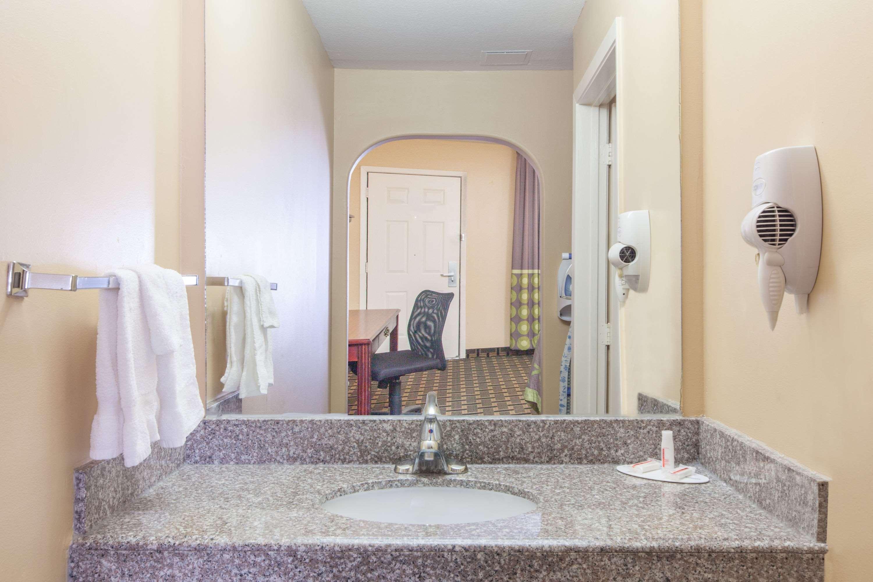 Super 8 By Wyndham Houston/Willowbrook Hwy 249 Ngoại thất bức ảnh